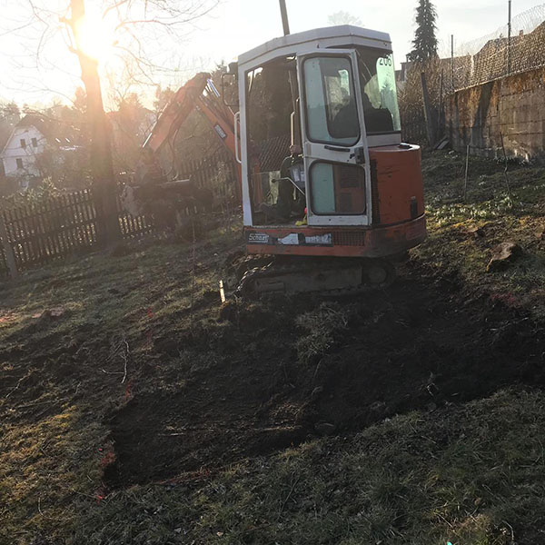 Bagger bei Erdarbeiten
